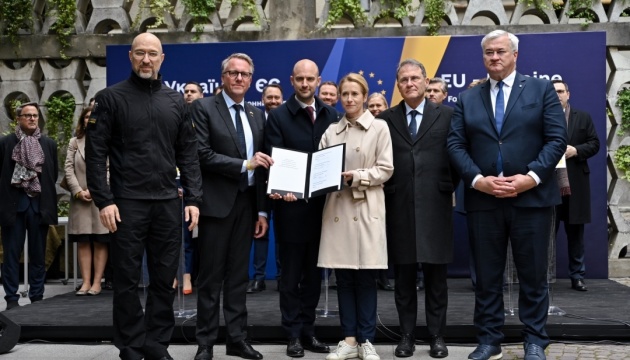 La UE acuerda destinar 1.000 millones de euros de activos rusos congelados a la compra de armas ucranianas La UE acuerda destinar 1.000 millones de euros de activos rusos congelados a la compra de armas ucranianas