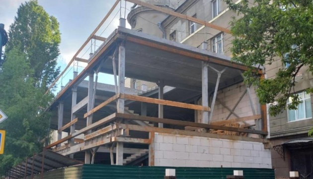 У Харкові суд заборонив будівництво ресторану впритул до пам’ятки архітектури «Гігант» У Харкові суд заборонив будівництво ресторану впритул до пам’ятки архітектури «Гігант»