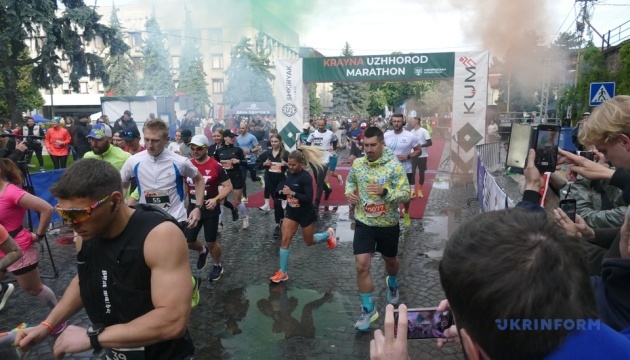 В Ужгороді більш як тисяча людей вийшли на благодійний марафон, щоб підтримати поранених