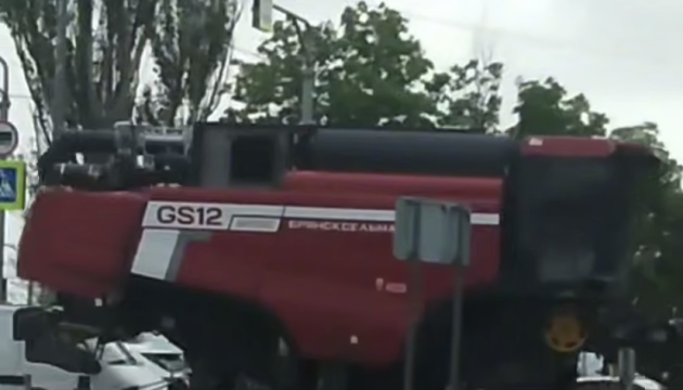 Росіяни на ТОТ масово завозять сільгосптехніку - Центр вивчення окупації