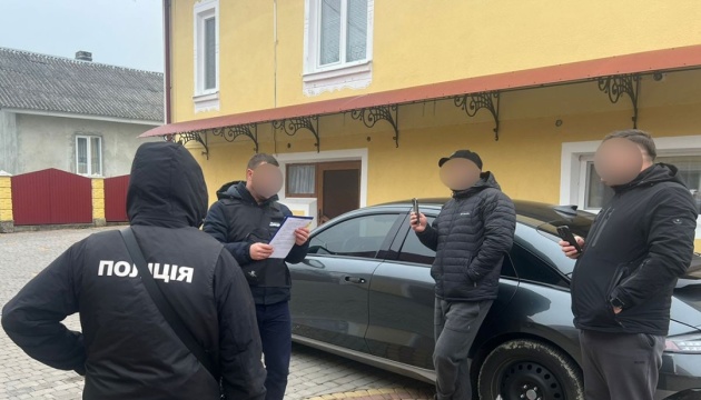На Тернопільщині викрили схему продажу авто, ввезених як гумдопомога для ЗСУ На Тернопільщині викрили схему продажу авто, ввезених як гумдопомога для ЗСУ