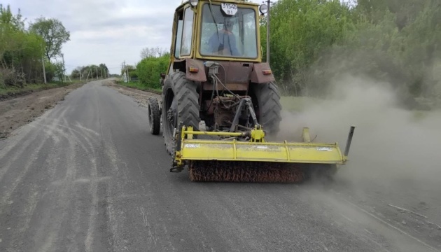 На Полтавщині з початку року відновили майже 90 тисяч квадратних метрів доріг На Полтавщині з початку року відновили майже 90 тисяч квадратних метрів доріг