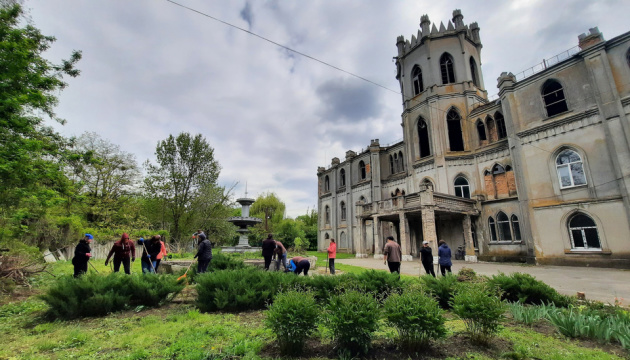 У маєтку Терещенків на Житомирщині провели масштабну толоку У маєтку Терещенків на Житомирщині провели масштабну толоку