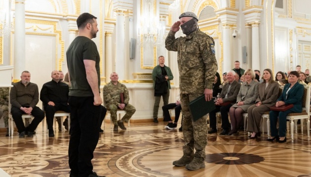 Президент нагородив ще 96 військових, 15 із них - посмертно