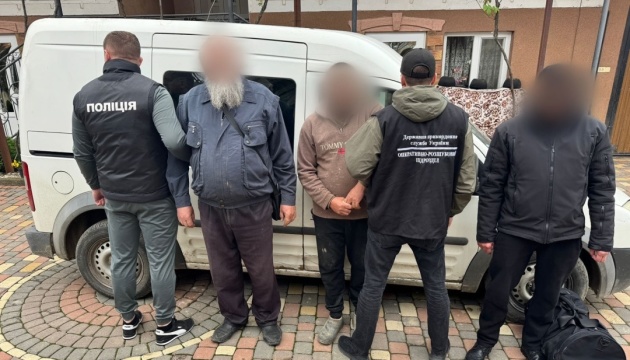 На Закарпатті взяли під варту двох служителів УПЦ МП, які переправляли чоловіка через кордон На Закарпатті взяли під варту двох служителів УПЦ МП, які переправляли чоловіка через кордон