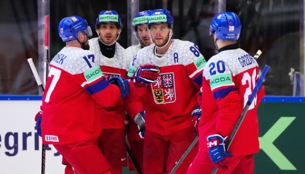 Хокеїсти Швеції та Чехії лідирують у своїх групах на чемпіонаті світу