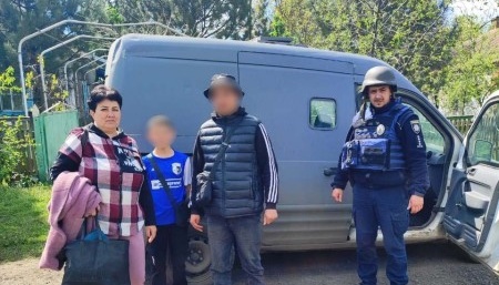 З Межівської громади на Дніпропетровщині евакуювали матір з чотирма дітьми З Межівської громади на Дніпропетровщині евакуювали матір з чотирма дітьми