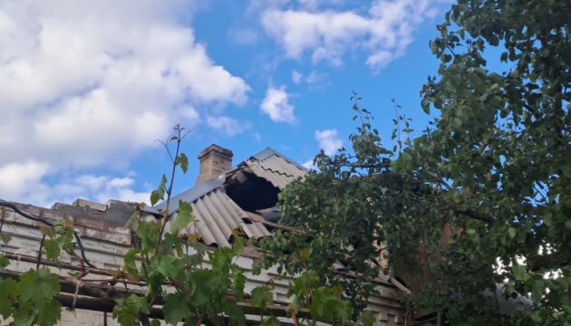 Загарбники вночі та зранку били по Нікопольському району - пошкоджені магазини, житлові будинки і ЛЕП