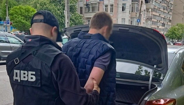У Києві затримали організатора схем для ухилянтів, якого вже судять за аналогічні злочини