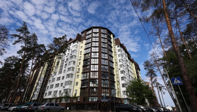В Ірпені ввели в експлуатацію багатоповерхівку, відновлену за підтримки United24 В Ірпені ввели в експлуатацію багатоповерхівку, відновлену за підтримки United24