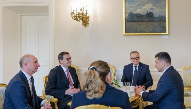 Дуда зустрівся з ультраправим кандидатом у президенти Румунії Сіміоном