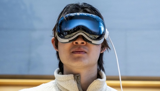 Apple розробляє нову функцію для окулярів Vision Pro - Bloomberg