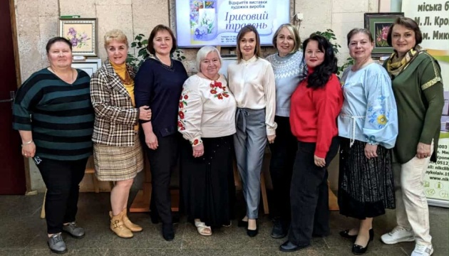 У Миколаєві презентували виставку художніх виробів «Ірисовий травень»