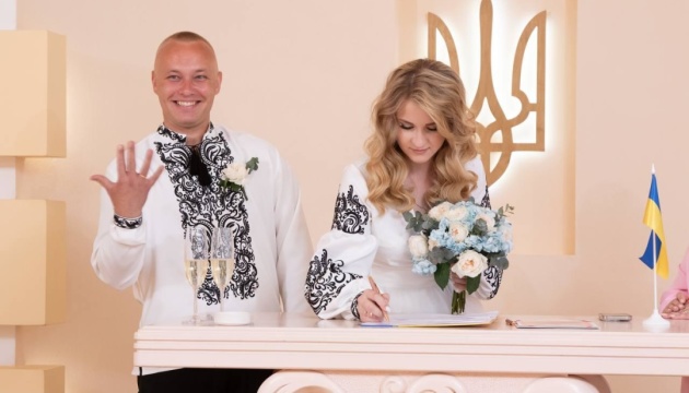 В Україні у День вишиванки одружилися майже 1000 пар