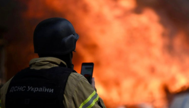 Un incendie s'est déclaré à Kyiv après une attaque de drone