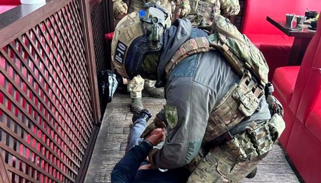 У Києві затримали двох іноземців за розбійний напад на громадянина Туреччини У Києві затримали двох іноземців за розбійний напад на громадянина Туреччини
