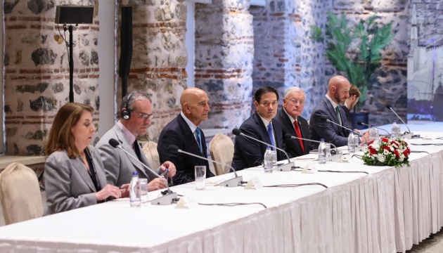 Рубіо на зустрічі міністрів у Стамбулі заявив, що на війні в Україні «необхідно припинити вбивства»