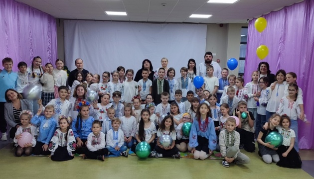 Українські школярі, викладачі та дипломати відзначили День вишиванки у Тбілісі