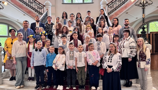 Українські учні та вчителі разом з послом відвідали головний художній музей Латвії