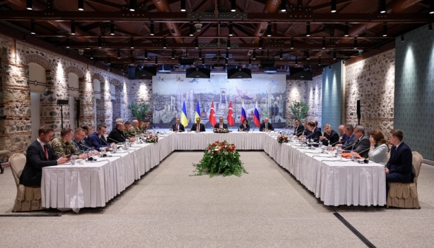 У Стамбулі розпочалася зустріч делегацій України та Росії У Стамбулі розпочалася зустріч делегацій України та Росії