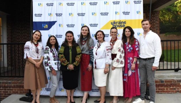 У Вашингтоні День вишиванки відзначили за участі засновниці свята Лесі Воронюк