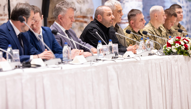 Ukraine's defense minister: '1,000-for-1,000' prisoner exchange may take place soon Ukraine's defense minister: '1,000-for-1,000' prisoner exchange may take place soon