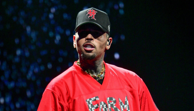 Напад у нічному клубі Лондона: суд у Британії на місяць заарештував америнакського співака Кріса Брауна