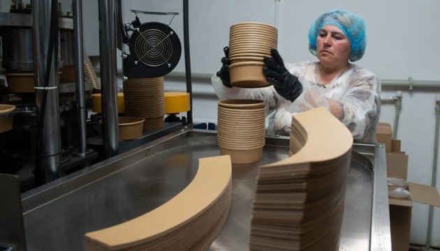 20 тисяч комплектів на добу: у Силах логістики налагодили виробництво одноразового посуду для ЗСУ