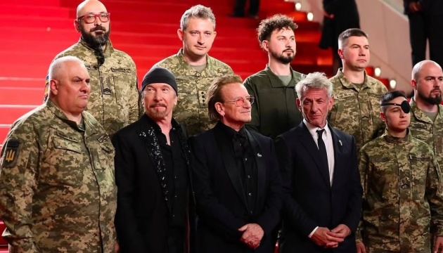 Фронтмен U2 Боно в Каннах: Україна зберігає нам свободу Фронтмен U2 Боно в Каннах: Україна зберігає нам свободу