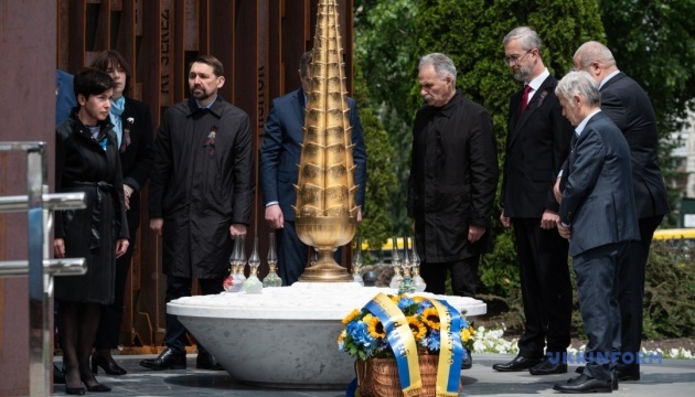 У Києві вшанували пам`ять жертв геноциду кримськотатарського народу / Фото: Данило Антонюк, Укрінформ