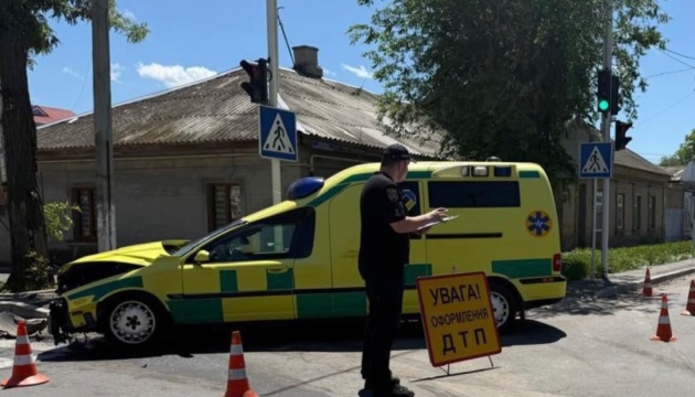На Одещині «швидка» зіткнулася із легковиком, загинула жінка На Одещині «швидка» зіткнулася із легковиком, загинула жінка