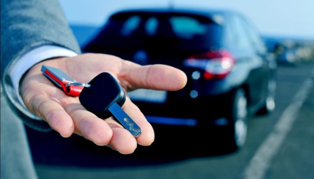У ГСЦ пояснили, як стати власником автомобіля без посвідчення водія