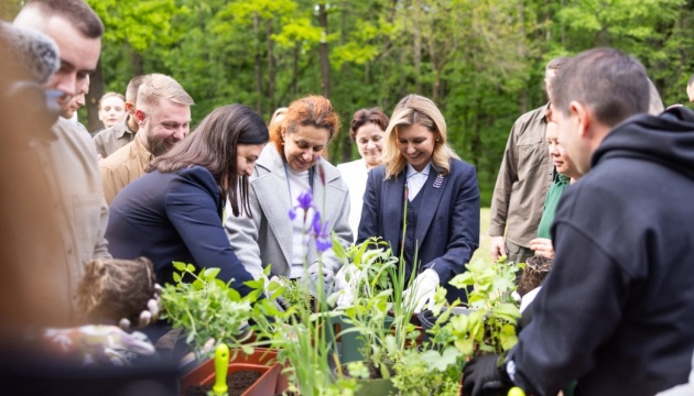 У Києві відкриють терапевтичний сад для ветеранів - висадили перші рослини