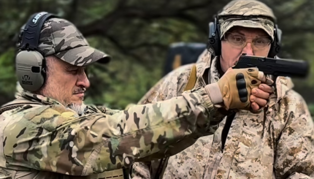 Ектор Хіменес-Браво показав, як проходить військовий вишкіл у полку «Ахіллес»
