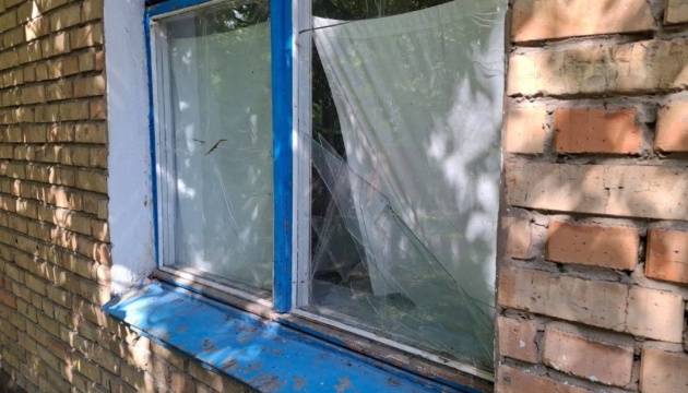 У двох районах Дніпропетровщини ворог пошкодив адмінбудівлю, будинок культури і п'ятиповерхівки