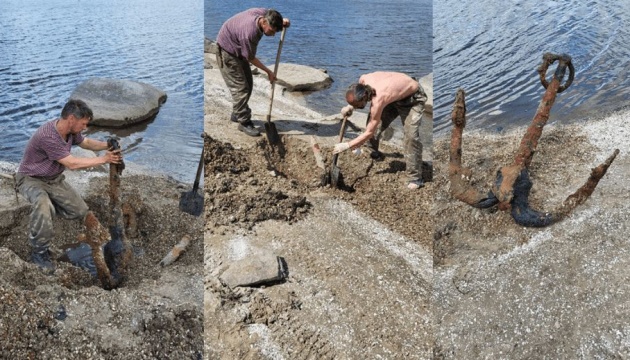 Nineteenth-century anchor found on Khortytsia Nineteenth-century anchor found on Khortytsia