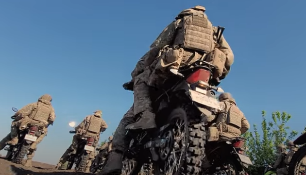 Ukraine stellt Sturmkompanie auf Motorrädern auf Ukraine stellt Sturmkompanie auf Motorrädern auf