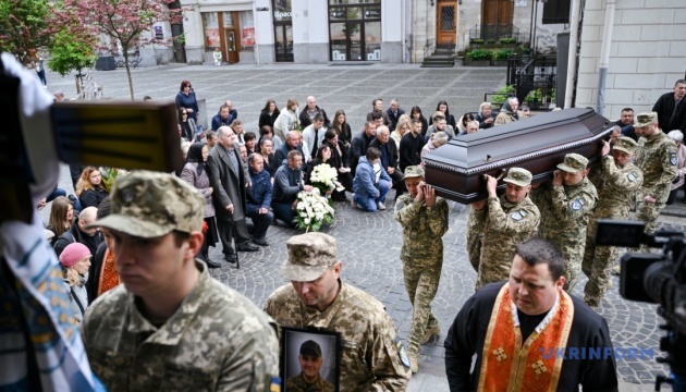 Львів попрощається з військовослужбовцем Дмитром Рудиком, який віддав життя, захищаючи Україну від російських окупантів / Фото: Анастасія Смольєнко, Укрінформ