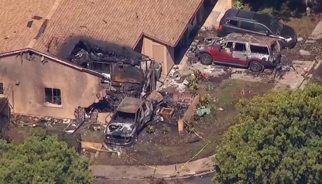 У житловому кварталі Сан-Дієго упав невеликий літак, троє загиблих