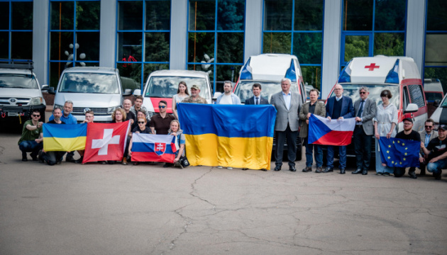 Сибіга вручив чеським волонтерам відзнаку «Бурштинове серце» за допомогу ЗСУ