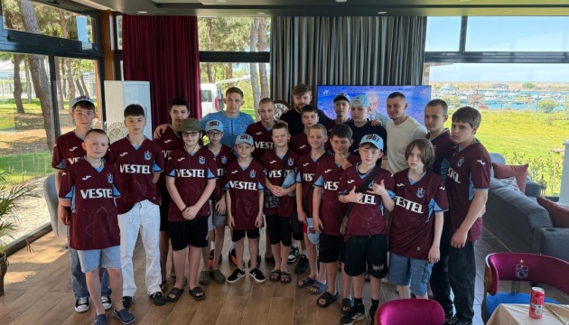 Нова група українських дітей прибула на оздоровлення до Туреччини