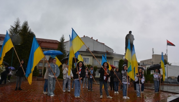 На Прикарпатті зустріли військового, який три роки був у російському полоні