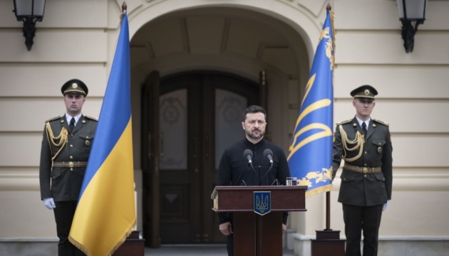 Зеленський зустрівся з морпіхами і вручив нагороди Зеленський зустрівся з морпіхами і вручив нагороди