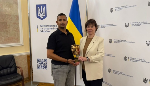 У МКСК відбулася зустріч з продюсером фільму «Камінь, папір, ножиці» про війну в Україні У МКСК відбулася зустріч з продюсером фільму «Камінь, папір, ножиці» про війну в Україні