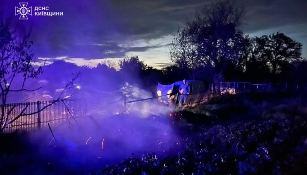 На Київщині ліквідували пожежу, яка виникла через атаку російських безпілотників