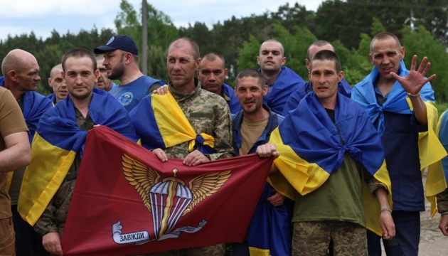 Додому повернулись воїни, які перебували в полоні з 2022 року - Єрмак