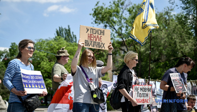 Мрію почути «Ма, я вдома»: у Запоріжжі пройшла акція на підтримку військовополонених Мрію почути «Ма, я вдома»: у Запоріжжі пройшла акція на підтримку військовополонених