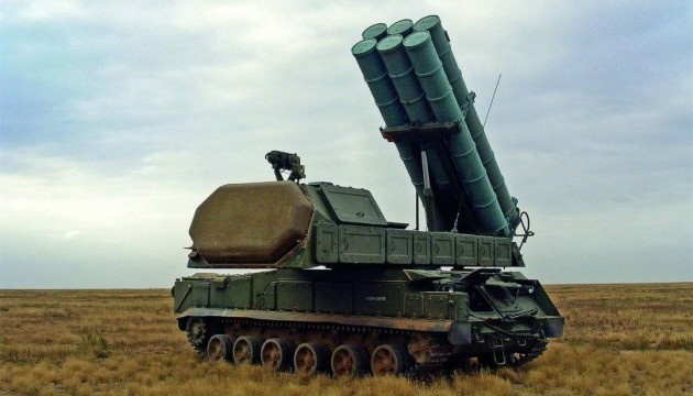 Russisches Flugabwehrsystem Buk mit Munition zerstört Russisches Flugabwehrsystem Buk mit Munition zerstört