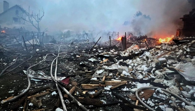 На Київщині до чотирьох збільшилася кількість жертв російської атаки, постраждали 16 цивільних На Київщині до чотирьох збільшилася кількість жертв російської атаки, постраждали 16 цивільних