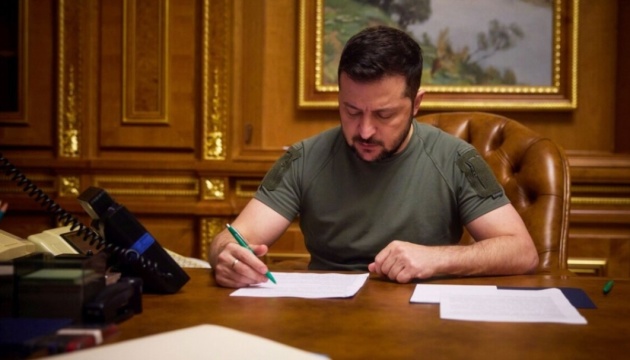 Bohuslajews Sohn, Ex-Abgeordneter Mossijtschuk und andere: Selenskyj setzt RNBO-Entscheidung über Sanktionen in Kraft